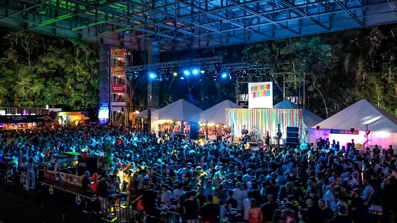 Bailinho do Bossa celebra os 18 anos da casa com palco 360º e noite inédita na Ópera Concept Hall No dia 1º de agosto (sábado), a casa promove o Bailinho do Bossa, festa especial de aniversário que ocupará a Ópera Concept Hall com uma estrutura inédita, atrações que marcaram a história da marca
