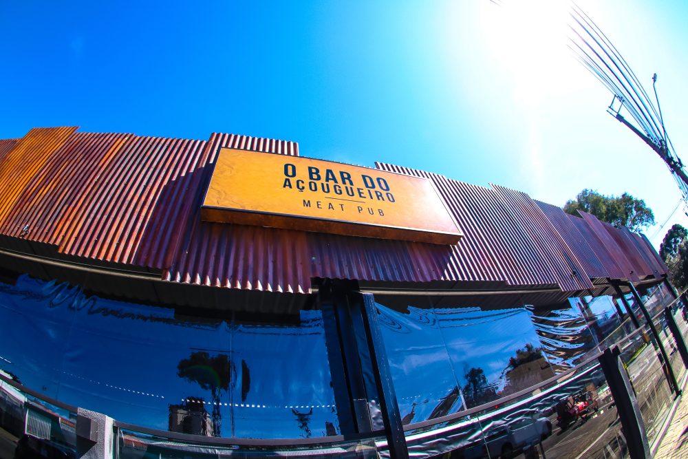 O Bar do Açougueiro* prepara uma noite especial com o tema “O Bar do Açougueiro Bacacheri vira Barretos”, reunindo gastronomia, música sertaneja e open de chope.
