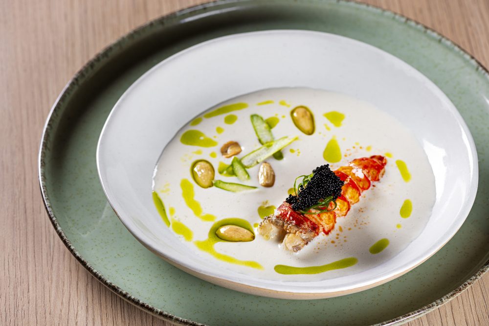 Criações contemporâneas, pratos asiáticos tradicionais e receitas de outros continentes se encontram no cardápio do premiado restaurante Ichigo Ichie. Essa mescla de influências