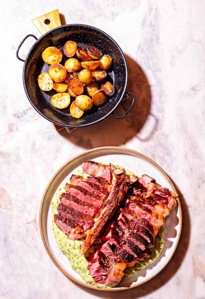 Prato especial e sabor italiano para comemorar Dia dos Pais no Romeo O tradicional almoço de Dia dos Pais ganha alma italiana neste domingo (9/8) no Romeo Cucina. Para celebrar a data, o restaurante apresenta uma sugestão especial, a Bisteca Fiorentina