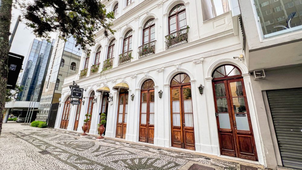 A partir de 27 de agosto, Curitiba ganha uma nova opção gastronômica no período noturno. O Bistrô Zuckêr, instalado no Hotel Johnscher, no Centro da cidade, passa a funcionar também para o jantar,