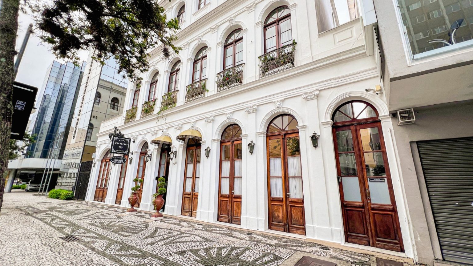 A partir de 27 de agosto, Curitiba ganha uma nova opção gastronômica no período noturno. O Bistrô Zuckêr, instalado no Hotel Johnscher, no Centro da cidade, passa a funcionar também para o jantar,