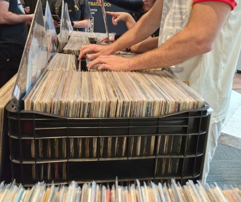 Neste sábado: 8º Encontro de Colecionadores e Feira de Vinil reúne mais de 10 mil LPs em Curitiba