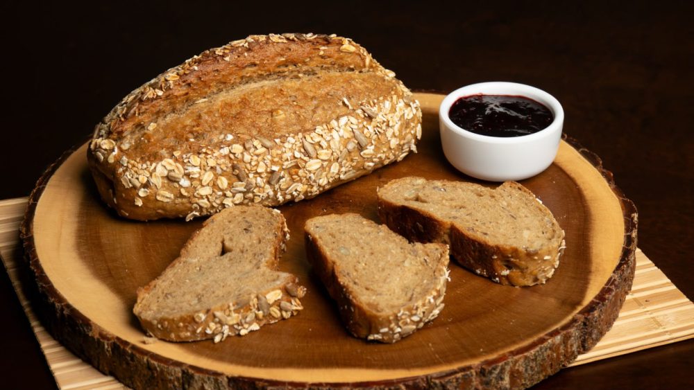 Panificadora Requinte faz 42 anos com sete novos pães Fundada em Curitiba em 1984, a Padaria Requinte comemora 42 anos de história com a coleção “Pães Celebração 42 anos Requinte – O Sabor de Curitiba”, que reúne sete receitas: Pão de Cebola,