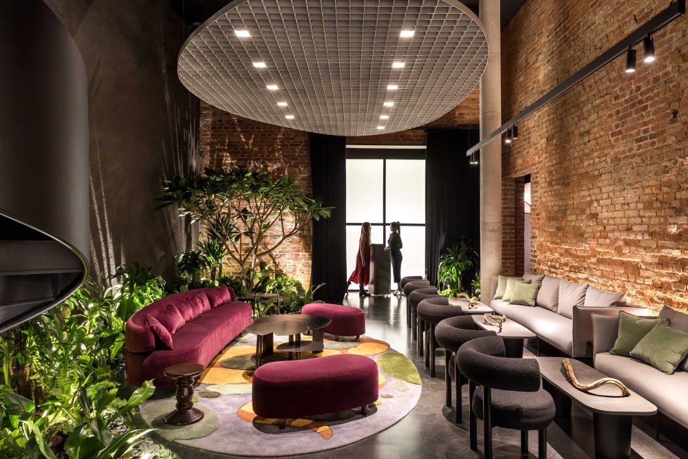 Entre os melhores do Brasil, DUQ se consolida como referência para jantar em Curitiba Eleito um dos 100 melhores restaurantes do país pela EXAME e o melhor do Paraná pelo Prêmio Bom Gourmet 2026, restaurante se destaca pela combinação entre cozinha atemporal e uma das cartas de vinhos mais diversificadas do Brasil