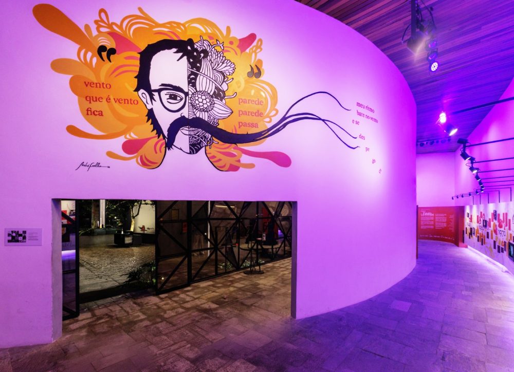 Com aproximadamente 550 mil visitantes desde sua abertura há um ano, o Espaço Paulo Leminski - memorial expositivo que relembra a trajetória e as grandes obras de Paulo Leminski, na vida, música e na poesia, ganhou duas novas obras em comemoração ao primeiro aniversário do espaço, que fica localizado no Parque Jaime Lerner e anexo à Pedreira Paulo Leminski. 