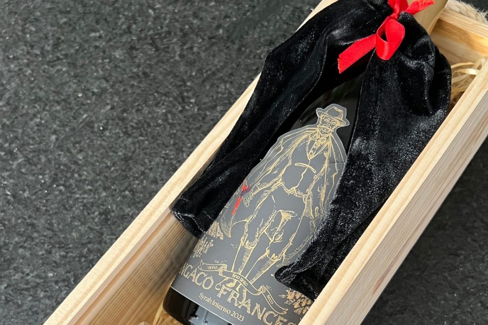 Bodega Costantini realizou, na última quinta-feira (27), em Curitiba, o lançamento do Angaco Francesco Syrah Intenso, novo rótulo da vinícola familiar instalada em Porto Amazonas, no Paraná.