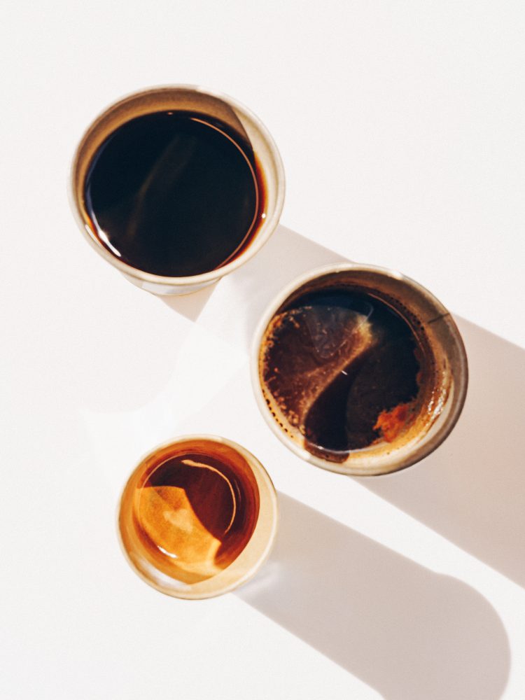 No dia 1º de outubro, data em que se celebra o Dia Internacional do Café, a The Coffee promoverá uma ação especial em suas unidades participantes no Brasil e no exterior. Durante todo o dia, os clientes poderão solicitar versões gratuitas de três preparos clássicos do cardápio: o Pure Black, o Americano e o Drip.