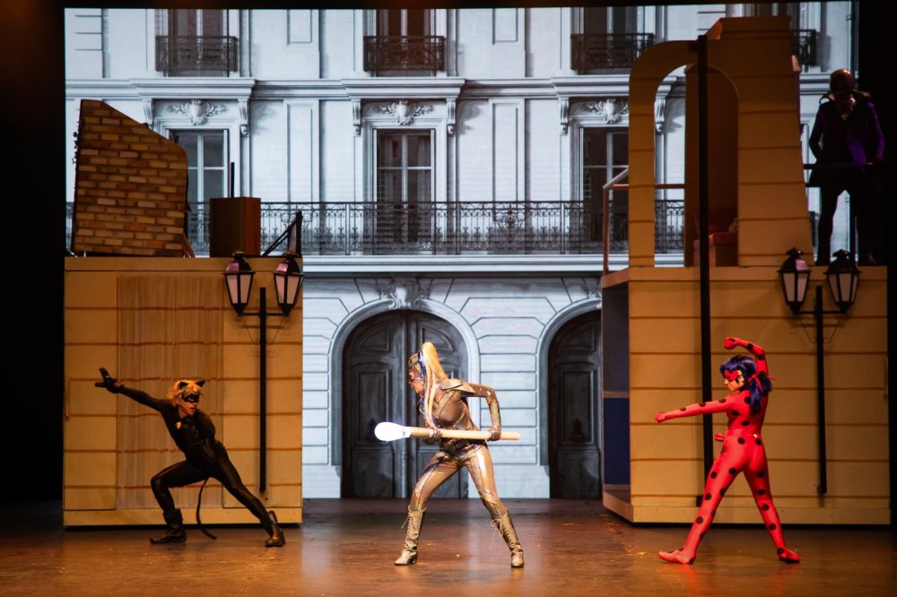 “Miraculous® Ladybug: O Show Musical” chega a Curitiba como parte de sua turnê nacional pelo Brasil “Miraculous® Ladybug: O Show Musical” chega a Curitiba como parte de sua turnê nacional pelo Brasil Após passar por Natal, Fortaleza, Brasília, Goiânia e Belém, a produção baseada na premiada série de TV Miraculous: As Aventuras de Ladybug e Cat Noir