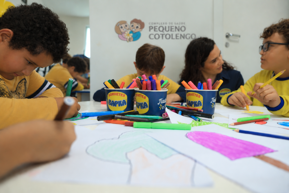 Bapka celebra 35 anos unindo doçura, inovação e responsabilidade social com o lançamento do Picolé Sonho Azul em collab com o Complexo de Saúde Pequeno Cotolengo