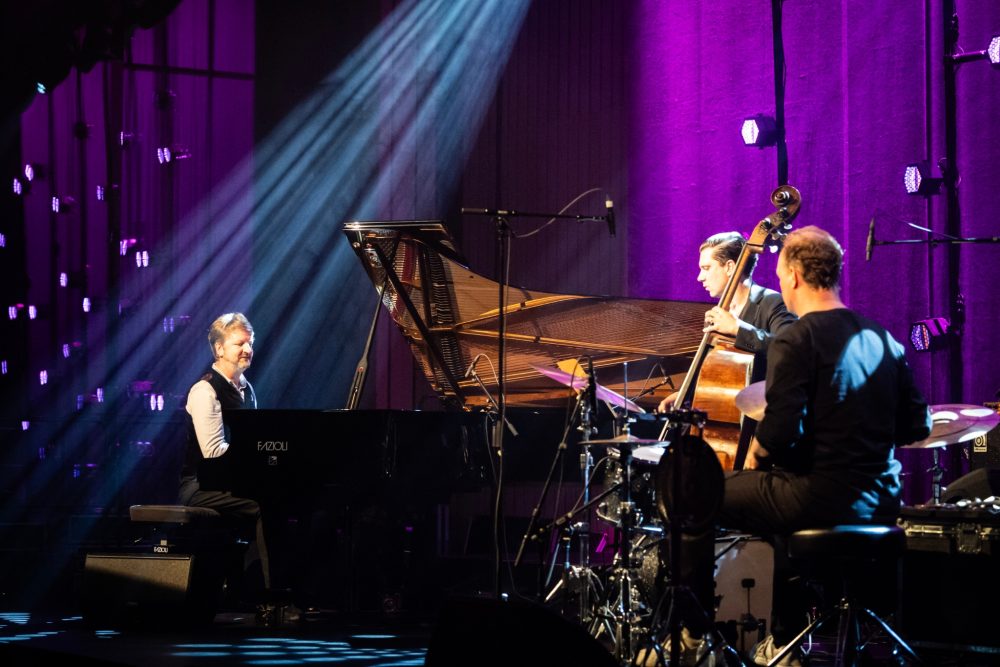 Rembrandt Trio e Pepe Rivero se encontram no palco do Curitiba Jazz Festival O Curitiba Jazz Sessions anuncia mais uma atração internacional de sua programação: Rembrandt Trio & Pepe Rivero. O encontro entre o grupo holandês liderado pelo pianista e compositor Rembrandt Frerichs