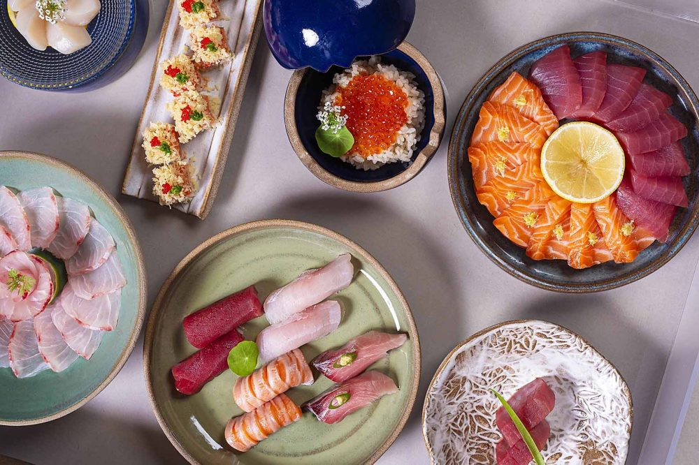 Para aproveitar o “segundou” com feriado e alta gastronomia japonesa Um dos endereços gastronômicos mais premiados de Curitiba, o restaurante Ichigo Ichie abre às segundas-feiras, sendo uma escolha certeira para começar bem a semana. Na próxima segunda-feira, 12 de outubro, feriado nacional de Nossa Senhora Aparecida, padroeira do Brasil, a casa manterá o funcionamento normal, oferecendo uma boa alternativa para os fãs da alta gastronomia japonesa aproveitarem a data em Curitiba.
