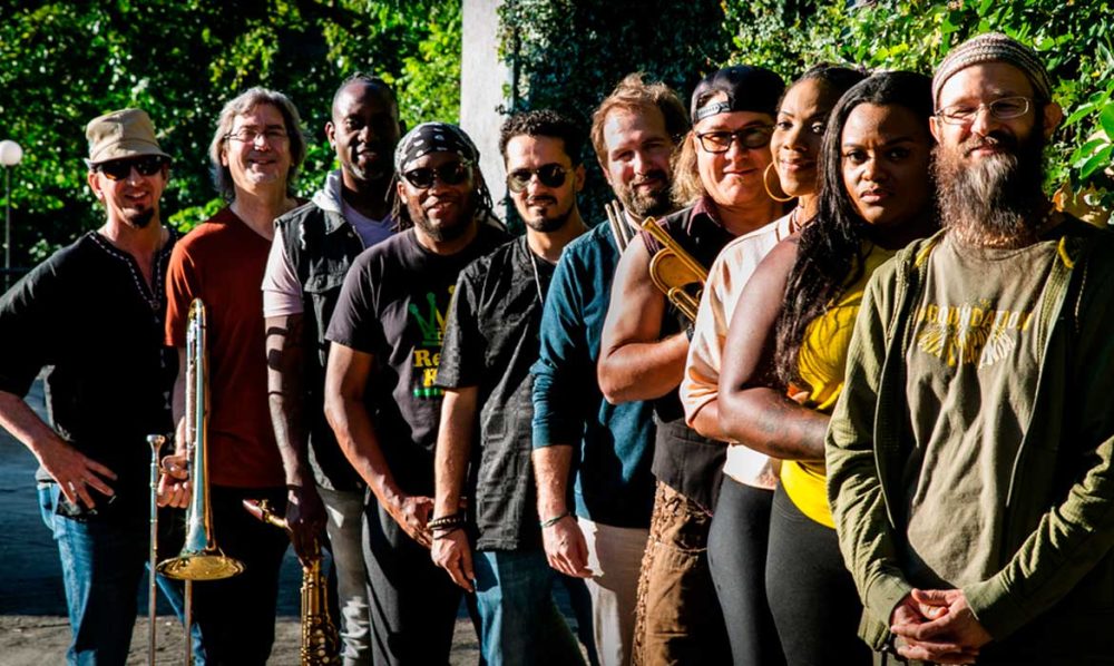 Groundation: quase três décadas renovando as possibilidades do reggae Groundation: quase três décadas renovando as possibilidades do reggae Banda californiana construiu uma identidade própria ao aproximar reggae roots, jazz, funk, dub e ritmos africanos e latinos; grupo chega a Curitiba em dezembro com tributo a Bob Marley
