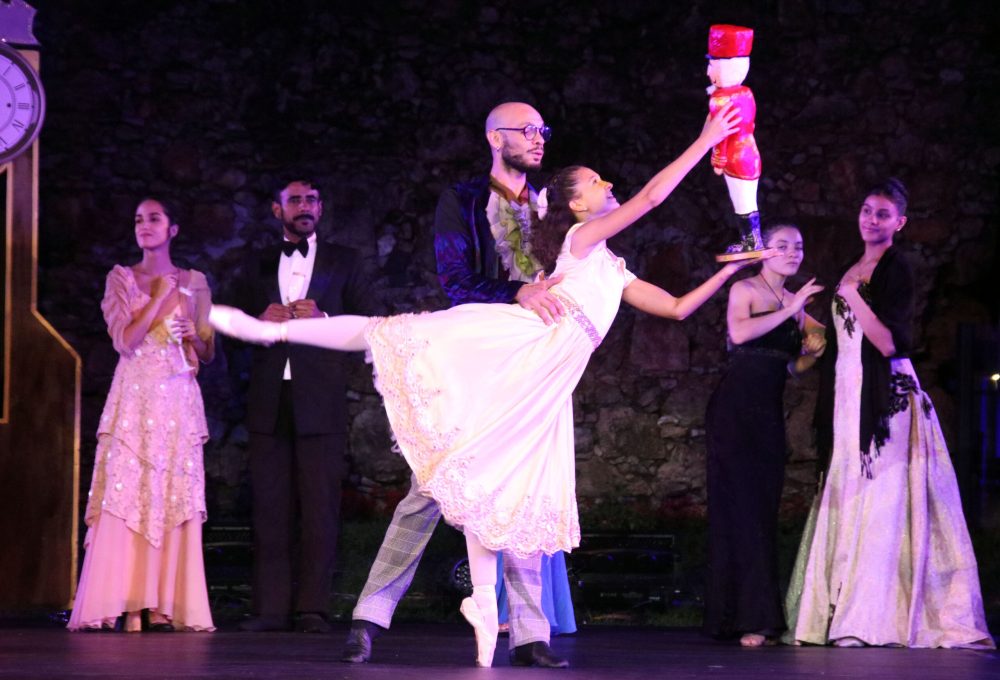Concorrido espetáculo da programação do Natal de Curitiba, “O Quebra-Nozes”, terá pré-estreia especial com participação de Ana Botafogo Nos dias 10 e 11 de outubro, o Teatro UP Experience recebe a montagem de dança clássica, que leva a direção artística de Nicole Vanoni, da Curitiba Cia de Dança. Ingressos à venda