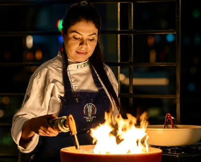 Antes de terem a própria casa, Sara e Marcus Delcotti começaram produzindo conteúdo como influenciadores gastronômicos, compartilhando experiências, pratos, vinhos e descobertas com o público. Com o tempo, esse projeto ganhou força e acabou se transformando no Casal Gourmet – Cucina Italiana.