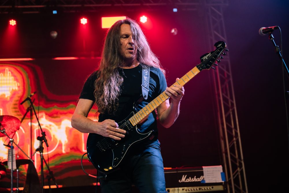 Edu Ardanuy, um dos maiores guitarristas do Brasil, faz workshow em Curitiba Evento está marcado para o dia 30 de outubro, é promovido pela Escola de Música 180bpm e acontece na Playtime Guitar Shop