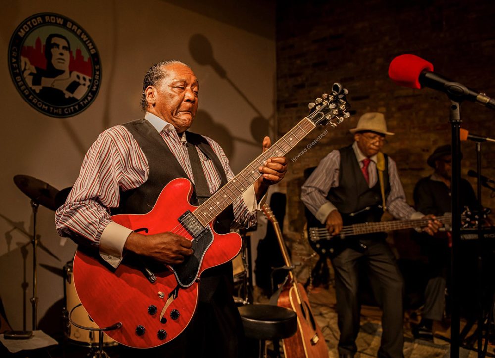 Lenda do Chicago Blues, John “Mad Dog” Watkins faz show exclusivo no Jokers Artista traz a Curitiba a força de uma lenda viva em uma noite única em Curitiba Diretamente de Chicago, berço do blues elétrico, John “Mad Dog” Watkins chega a Curitiba para um show exclusivo no Jokers, no dia 19 de novembro. Guitarrista, cantor e representante de uma tradição que atravessa gerações, o músico traz ao palco mais de cinco décadas de história no blues e a oportunidade única de ver ao vivo um artista que dividiu os palcos com alguns dos grandes nomes do gênero.